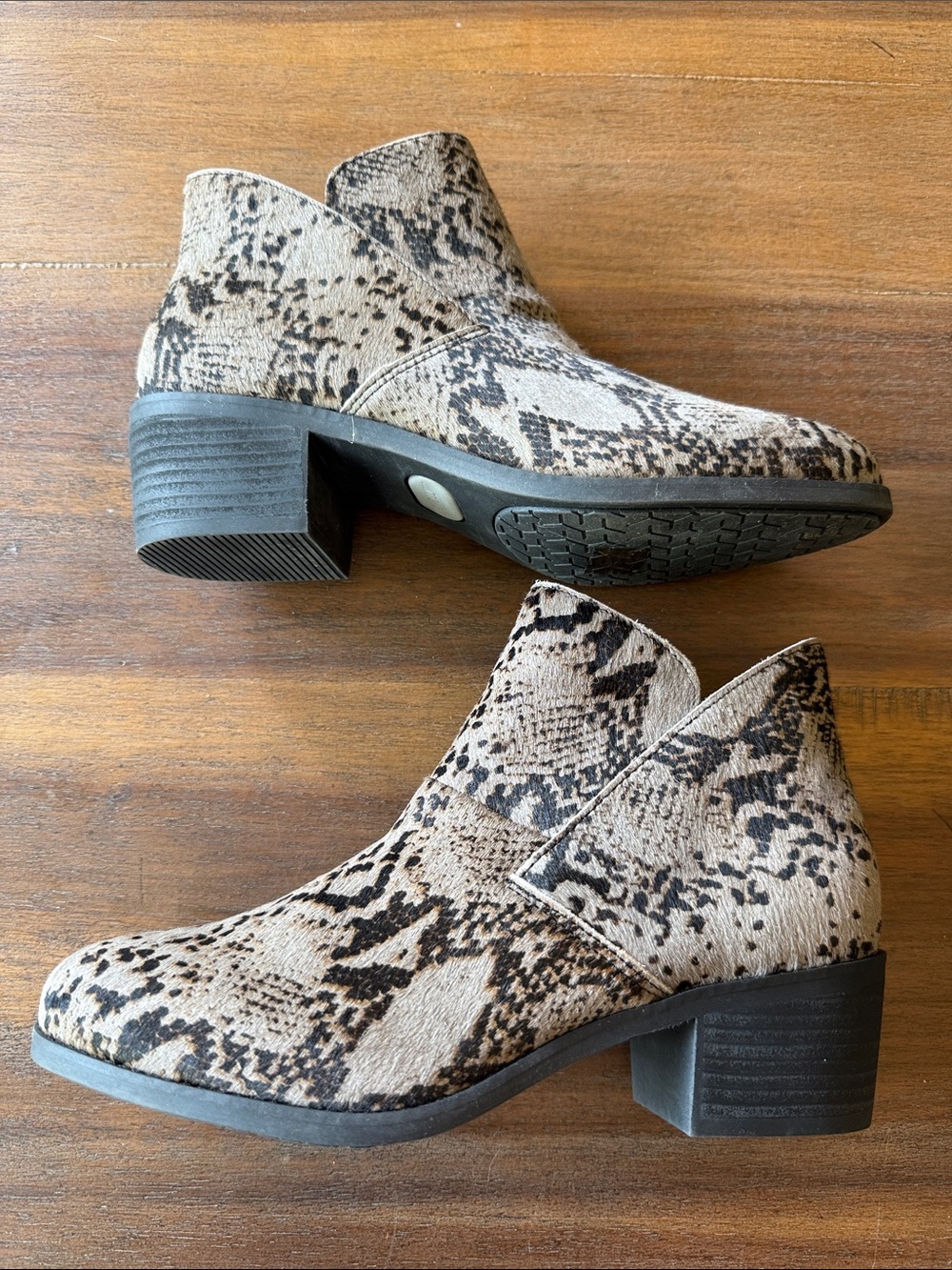 me too Taupe and Black Snake-Print Ankle Booties Size 9.5